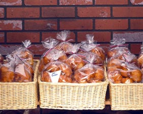 A full-course meal offering a limited number of choices and served at a fixed price in a private home, restaurant or hotel.